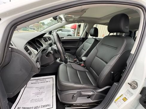 Used 2017 Volkswagen Golf 4-Door FWD image 12