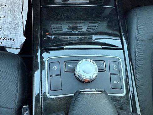 Used 2010 Mercedes-Benz E 550 Sedan image 65
