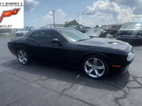 Used 2015 Dodge Challenger SXT w/ Super Sport Group (SS/T) RWD image 2
