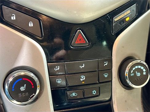 Used 2014 Chevrolet Cruze LT image 16