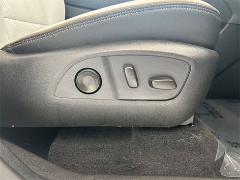 Certified 2024 Chevrolet Traverse RS image 24