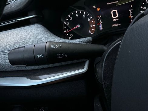 Used 2025 Jeep Compass Latitude image 36