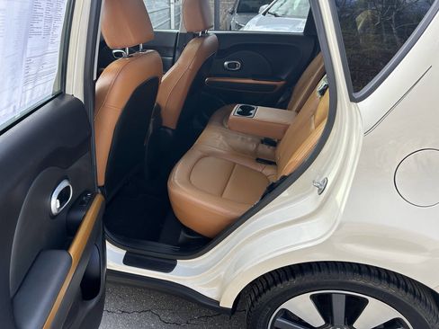 Used 2016 Kia Soul ! w/ Premium Package image 21
