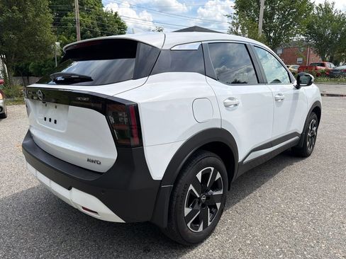 Used 2025 Nissan Kicks SV AWD/4WD image 7