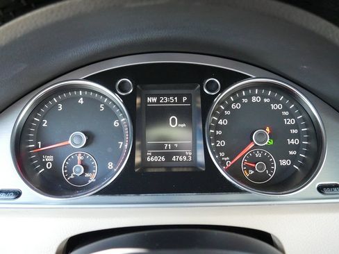 Used 2013 Volkswagen CC Lux FWD image 30