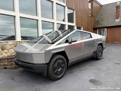 Used 2025 Tesla Cybertruck AWD Crew Cab image 12