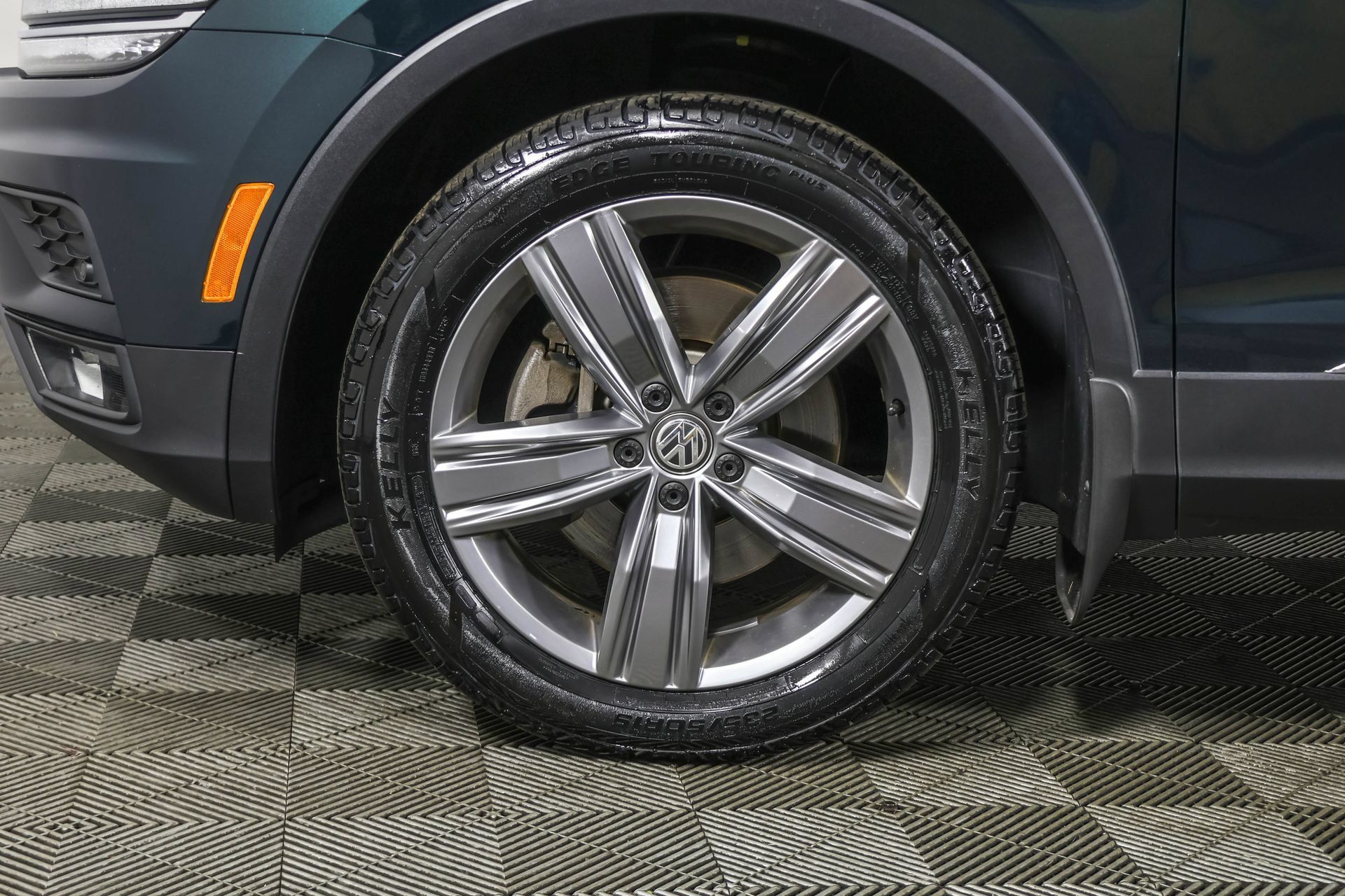 Used 2018 Volkswagen Tiguan SEL Premium AWD/4WD image 19