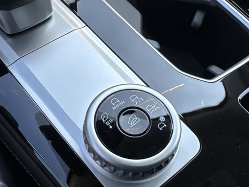 New 2025 Mitsubishi Outlander SEL image 28