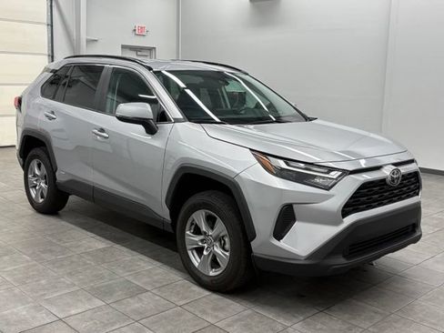 Used 2025 Toyota RAV4 XLE AWD/4WD image 1