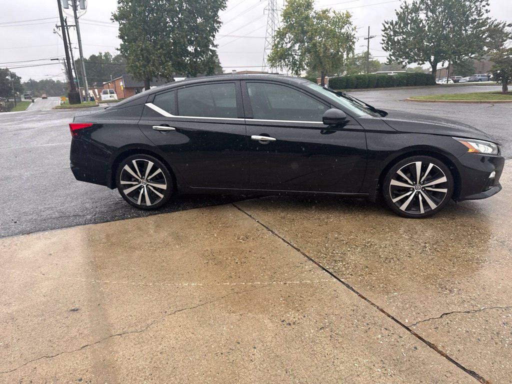 Used 2019 Nissan Altima 2.5 Platinum FWD image 10