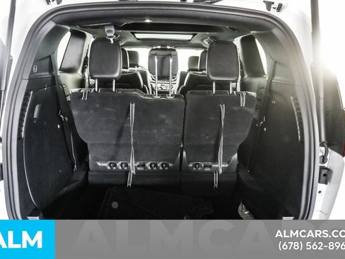 Used 2025 Chrysler Pacifica Limited image 24