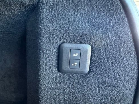 Used 2022 Land Rover Range Rover Sport SVR image 24