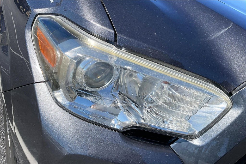 Used 2020 Toyota Tacoma SR w/ SR Convenience Package RWD image 30