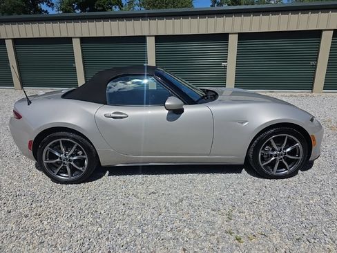 Certified 2022 MAZDA MX-5 Miata Grand Touring RWD image 9