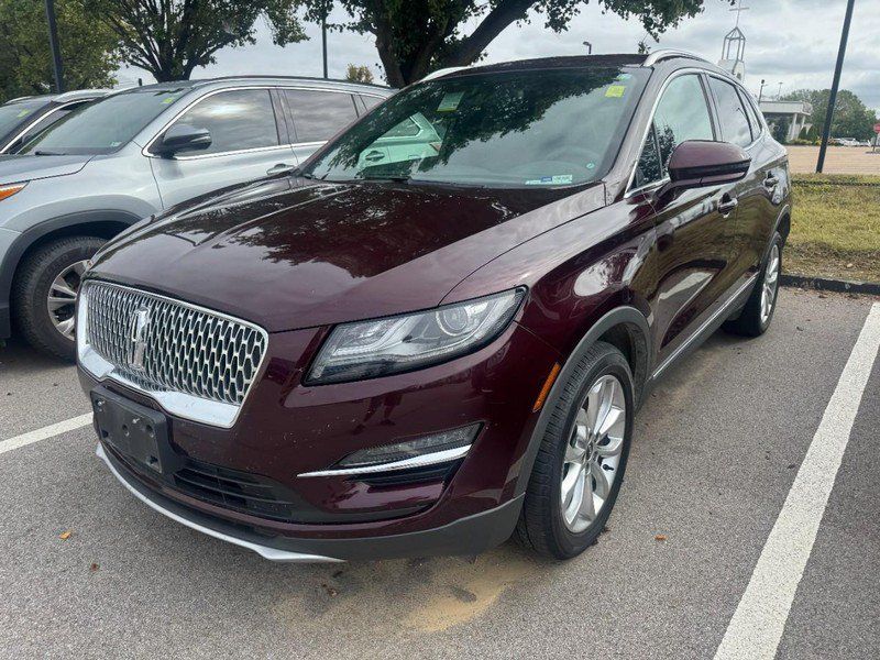 Used 2019 Lincoln MKC Select w/ Select Plus Package AWD/4WD image 3