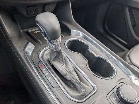 Used 2023 Chevrolet Traverse LT image 8