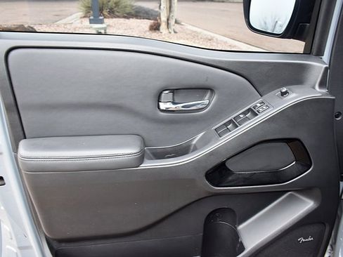 Used 2022 Nissan Frontier PRO-4X w/ Pro-4X Premium Package image 19