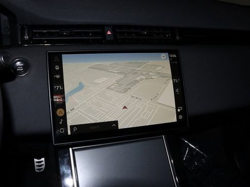 Used 2024 Land Rover Range Rover Evoque Dynamic SE image 18