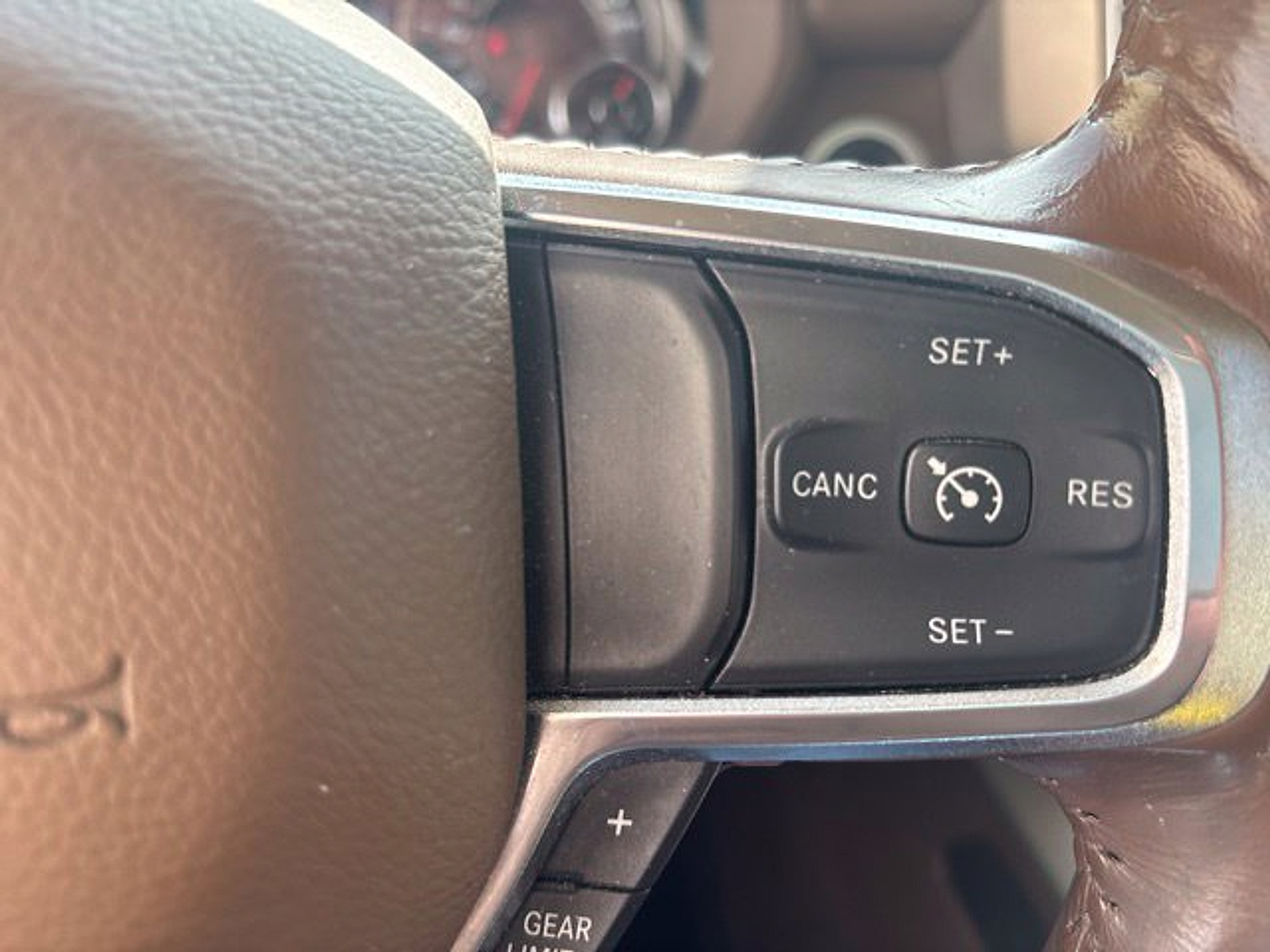 Used 2019 RAM 1500 Laramie AWD/4WD image 15