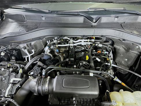 Used 2022 Ford Explorer XLT w/ Equipment Group 202A image 9