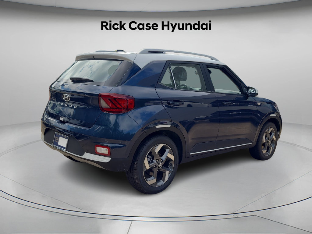Used 2025 Hyundai Venue Limited FWD image 3