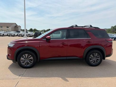Used 2022 Nissan Pathfinder SV w/ SV Premium Package AWD/4WD image 6