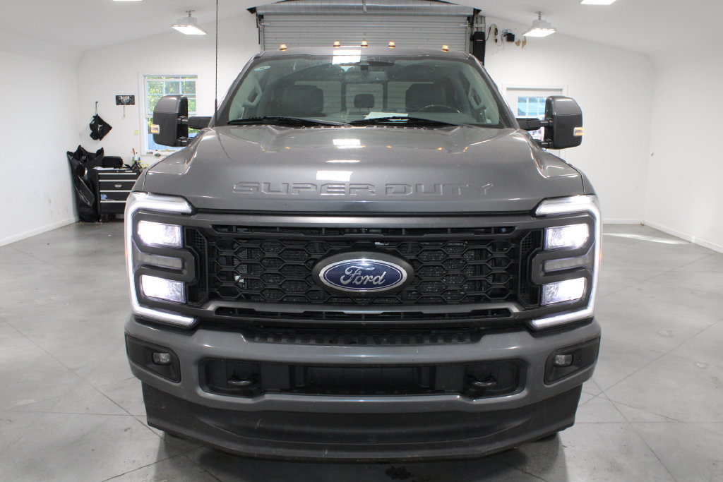 Used 2023 Ford F250 Lariat w/ Sport Appearance Package AWD/4WD image 3