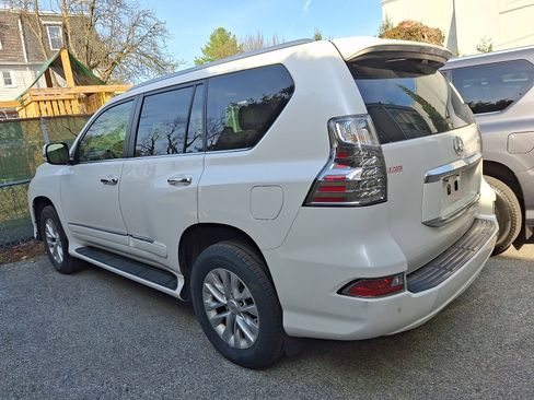Used 2015 Lexus GX 460 w/ Premium Package image 2