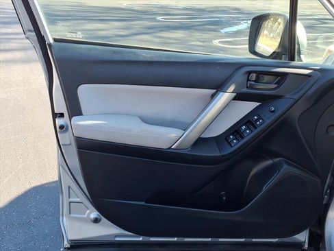 Used 2015 Subaru Forester 2.5i w/ Alloy Wheel Package image 10