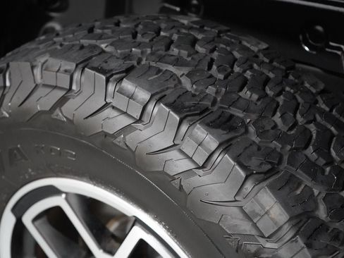 Used 2025 Jeep Wrangler Unlimited Rubicon AWD/4WD image 34