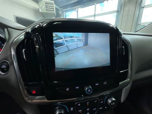 Used 2019 Chevrolet Traverse LT FWD image 18