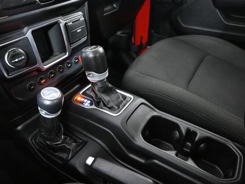 Used 2020 Jeep Wrangler Sport AWD/4WD image 29