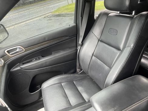 Used 2014 Jeep Grand Cherokee Overland w/ Advanced Technology Group AWD/4WD image 16