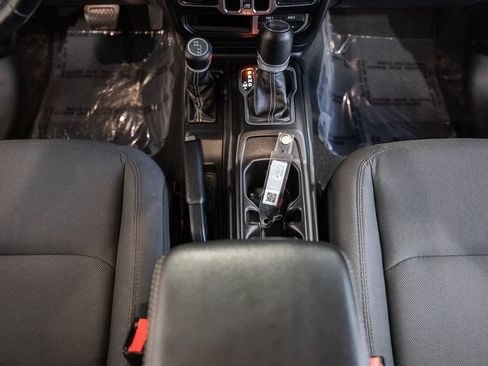 Used 2022 Jeep Wrangler Unlimited Sahara w/ Cold Weather Group AWD/4WD image 25