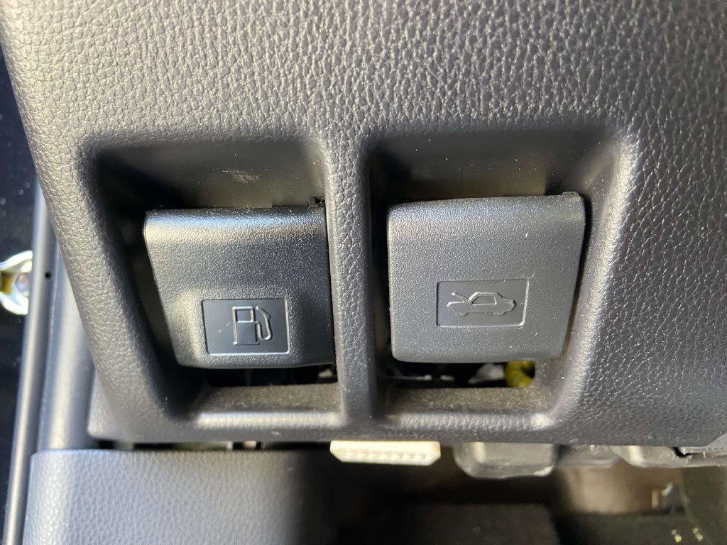 Used 2025 Toyota RAV4 LE FWD image 28