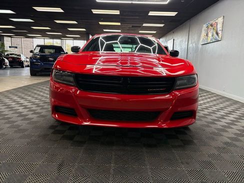 Used 2018 Dodge Charger SXT w/ Blacktop Package RWD image 3