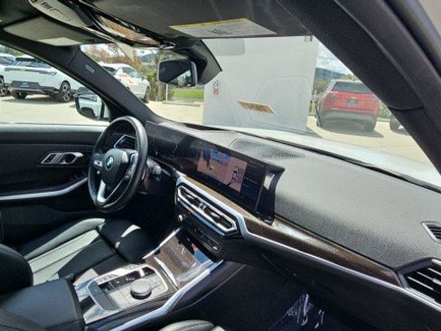 Used 2023 BMW 330i Sedan w/ Premium Package image 29