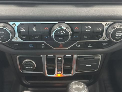 Used 2025 Jeep Wrangler Unlimited Sahara w/ Safety Group image 23