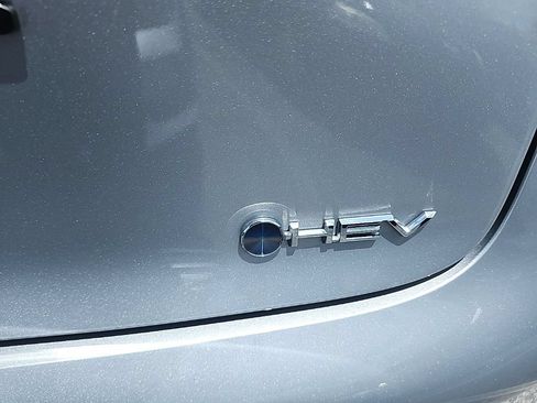 Used 2025 Toyota Prius XLE FWD image 10