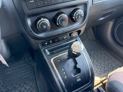 Used 2017 Jeep Patriot Latitude AWD/4WD image 16