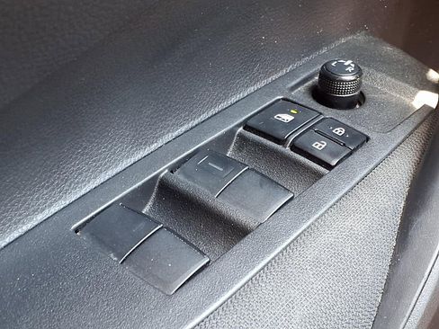 Used 2024 Toyota Corolla LE FWD image 17