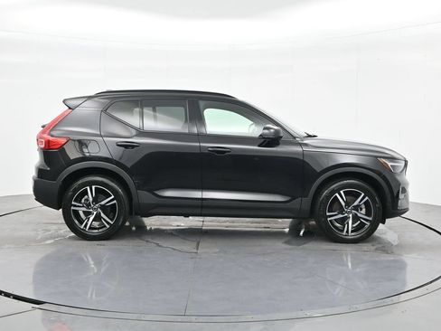 Used 2024 Volvo XC40 B5 Core AWD/4WD image 4