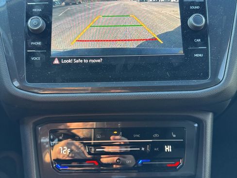 Used 2022 Volkswagen Tiguan SE R-Line image 6