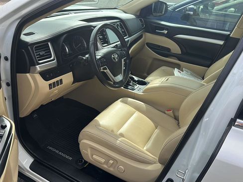 Used 2019 Toyota Highlander XLE image 19