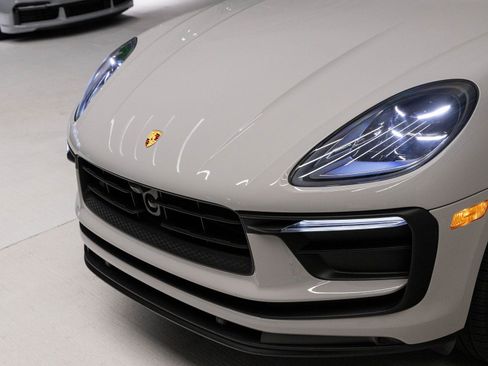 Certified 2026 Porsche Macan AWD/4WD image 33
