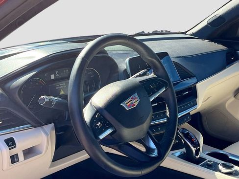 Used 2025 Cadillac CT4 Premium Luxury image 9