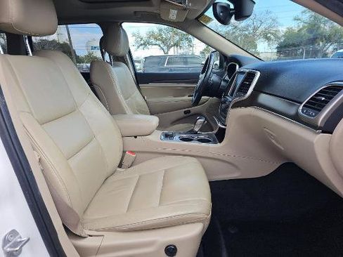 Used 2017 Jeep Grand Cherokee Limited image 11