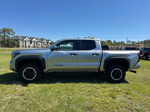 Used 2024 Toyota Tacoma TRD Off-Road image 6