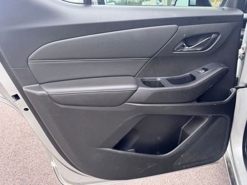 Used 2021 Chevrolet Traverse Premier AWD/4WD image 25