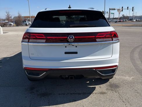 Certified 2025 Volkswagen Atlas Cross Sport SE w/ Panoramic Sunroof Package image 5